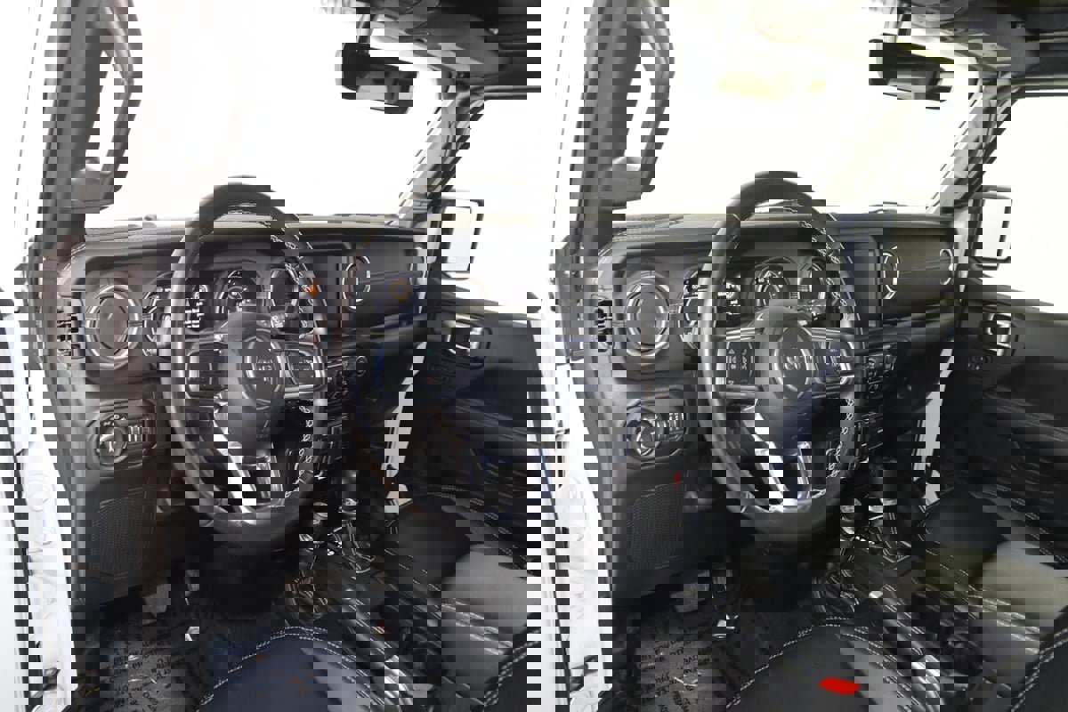 Used 2022 Jeep Wrangler Unlimited Sahara w/ Cold Weather Group image 26