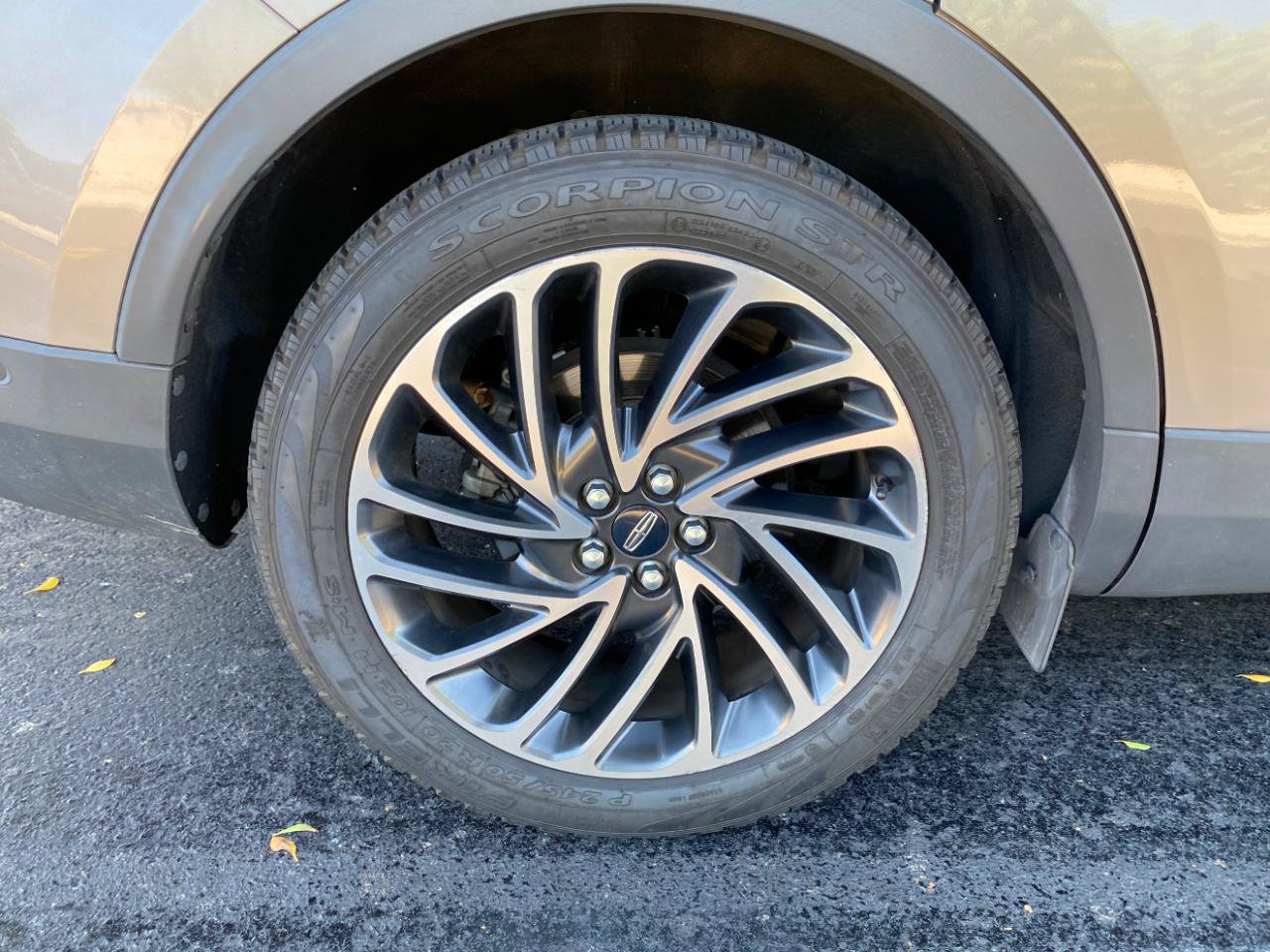 Used 2019 Lincoln Nautilus Reserve FWD image 18