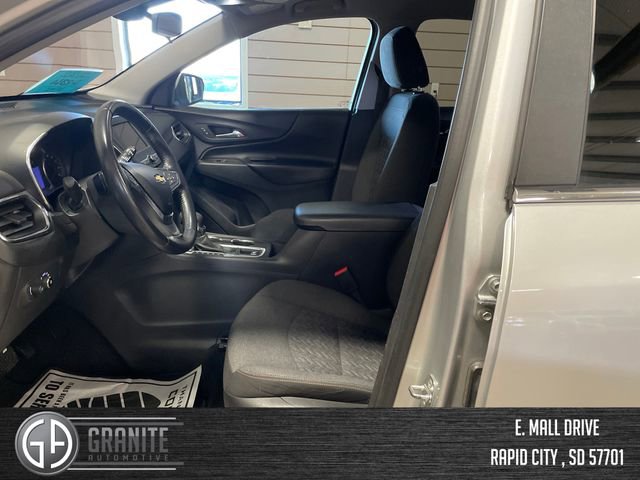 Used 2022 Chevrolet Equinox LT w/ Driver Convenience Package image 9