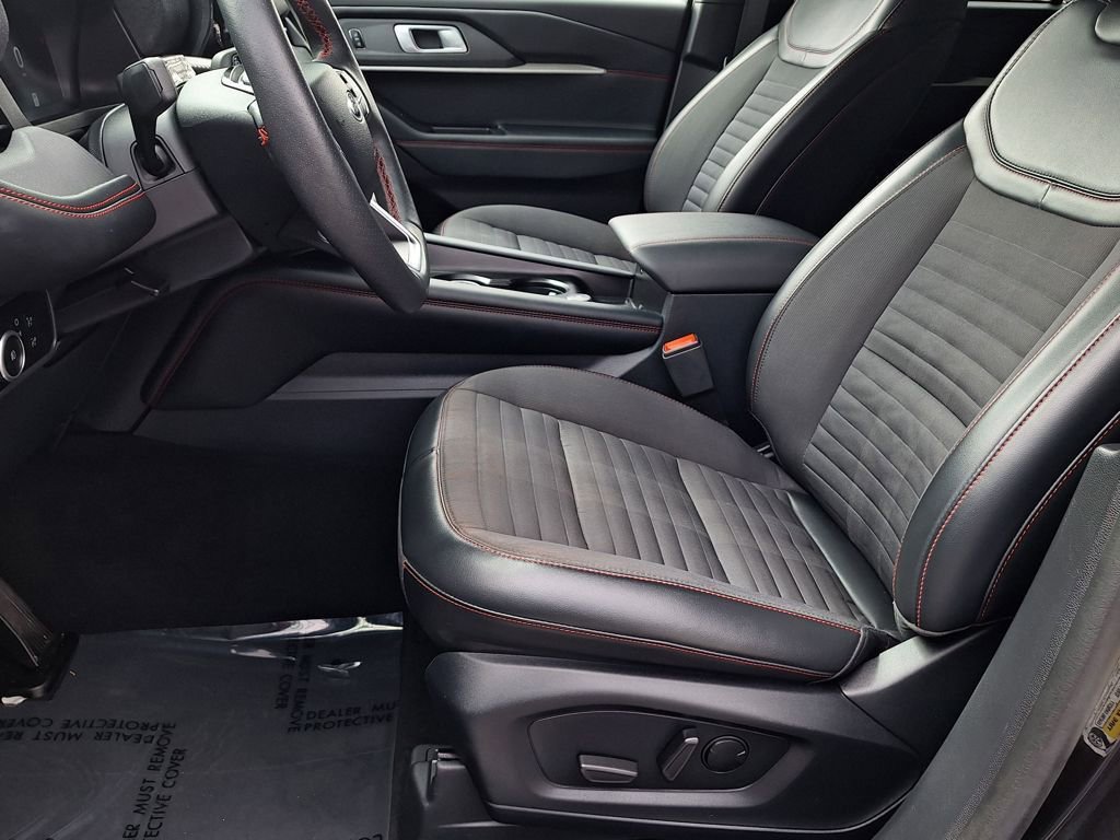 Used 2025 Ford Explorer ST-Line image 11