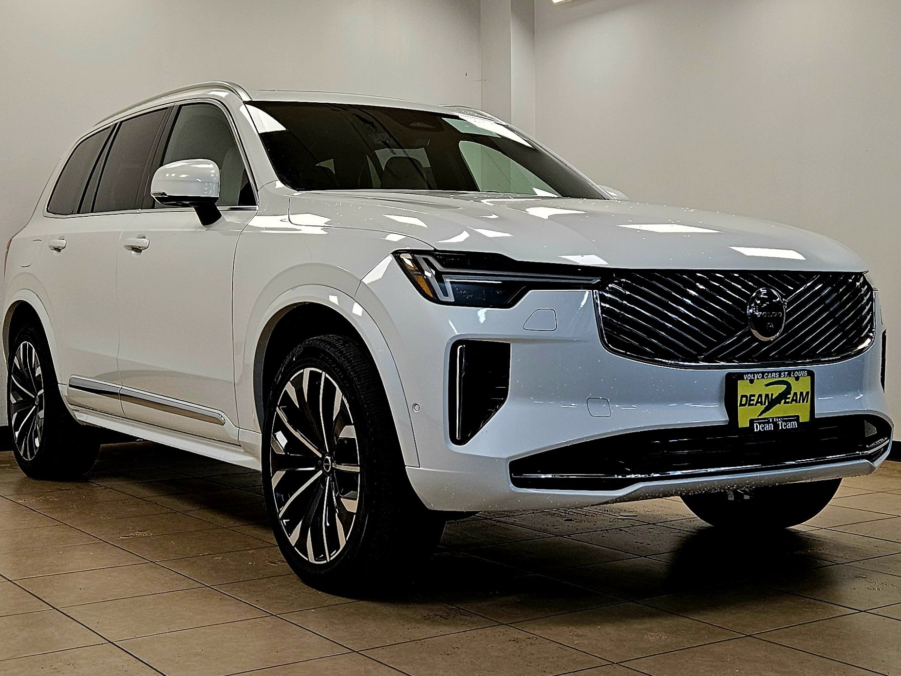 New 2026 Volvo XC90 T8 Plus w/ Protection Package Premier AWD/4WD image 3