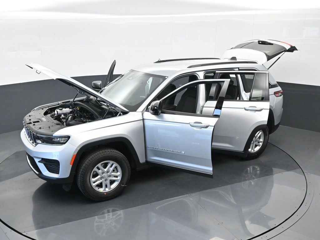 Used 2024 Jeep Grand Cherokee Laredo w/ Trailer Tow Package image 46