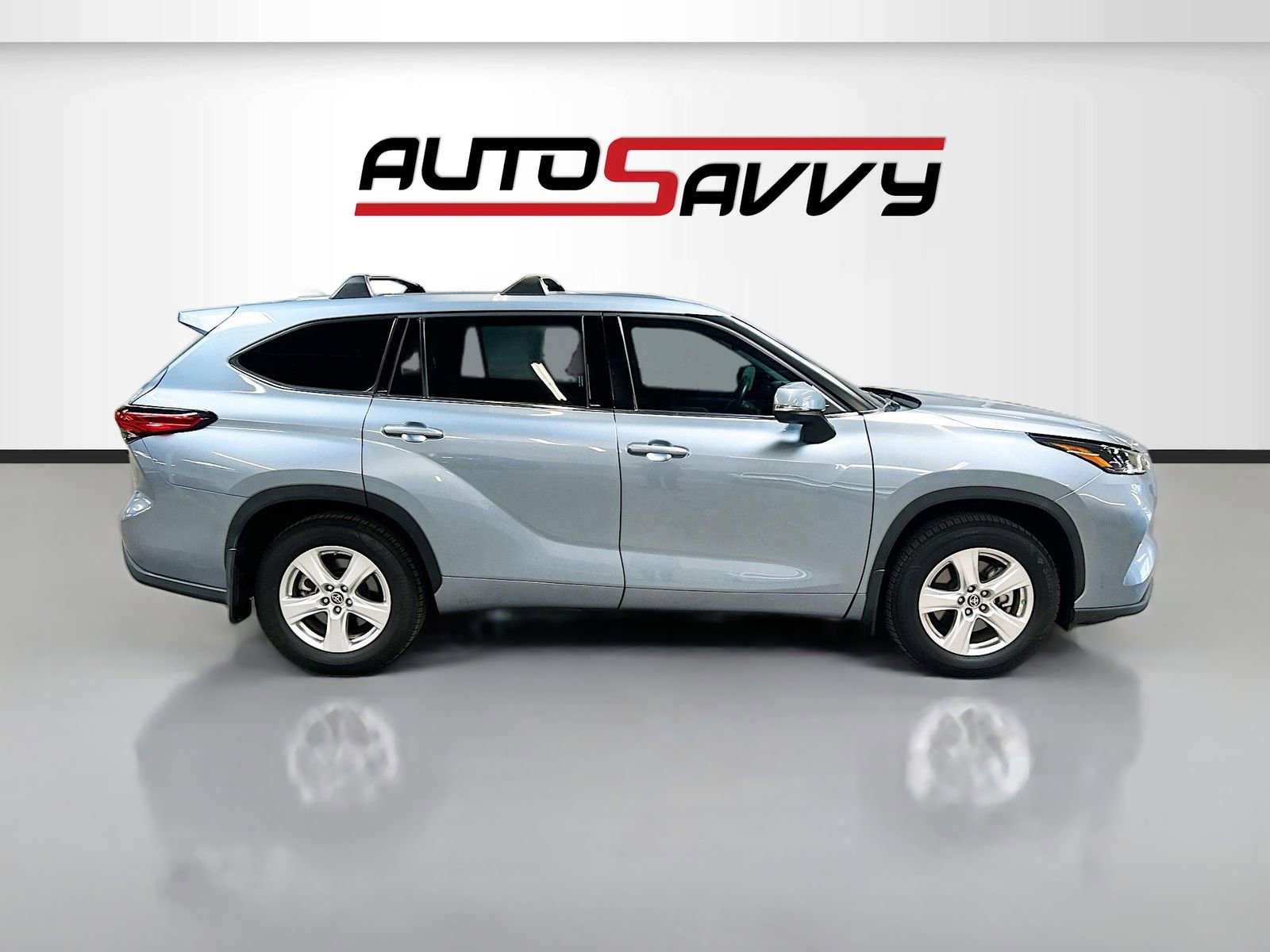 Used 2022 Toyota Highlander LE FWD image 8