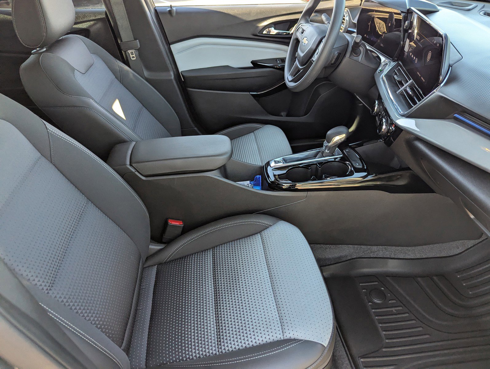 Certified 2025 Chevrolet Trax LT image 13