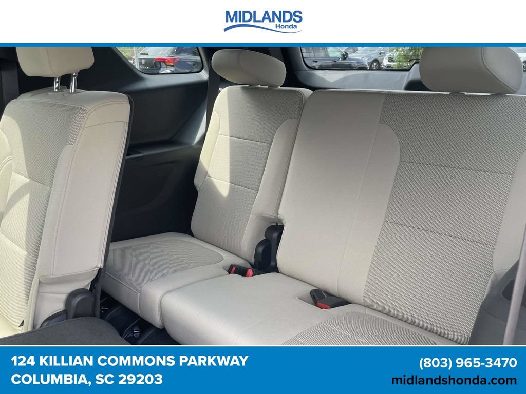Used 2023 Chevrolet Traverse LS w/ Safety Package FWD image 10