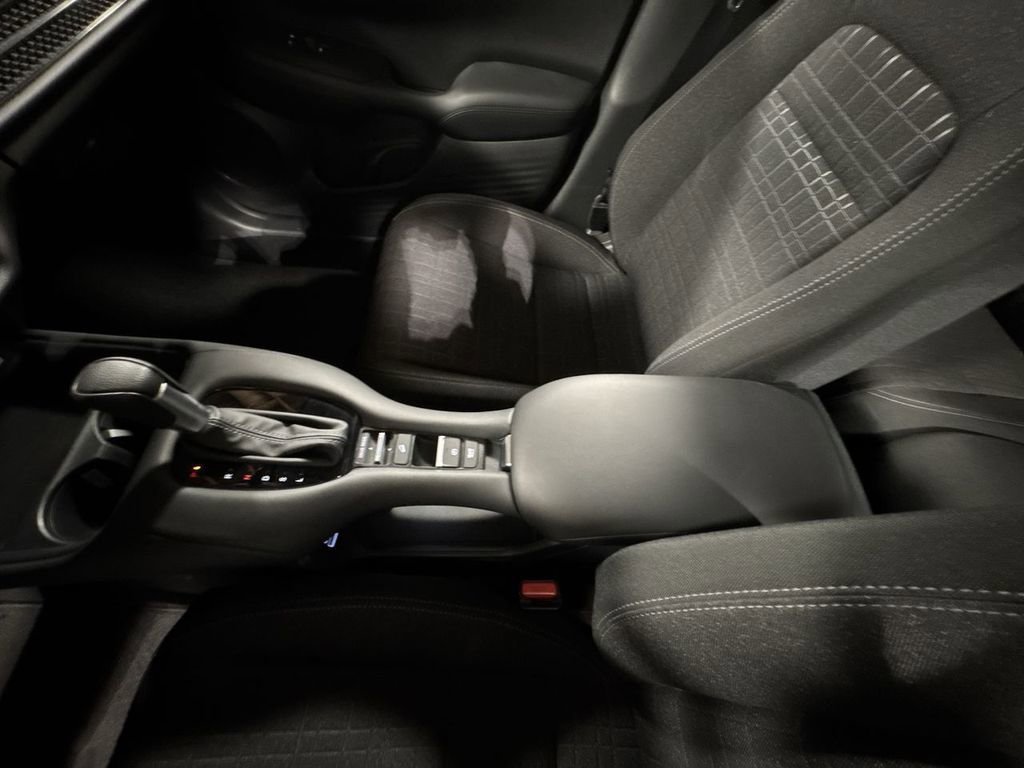 Used 2023 Honda HR-V LX image 26