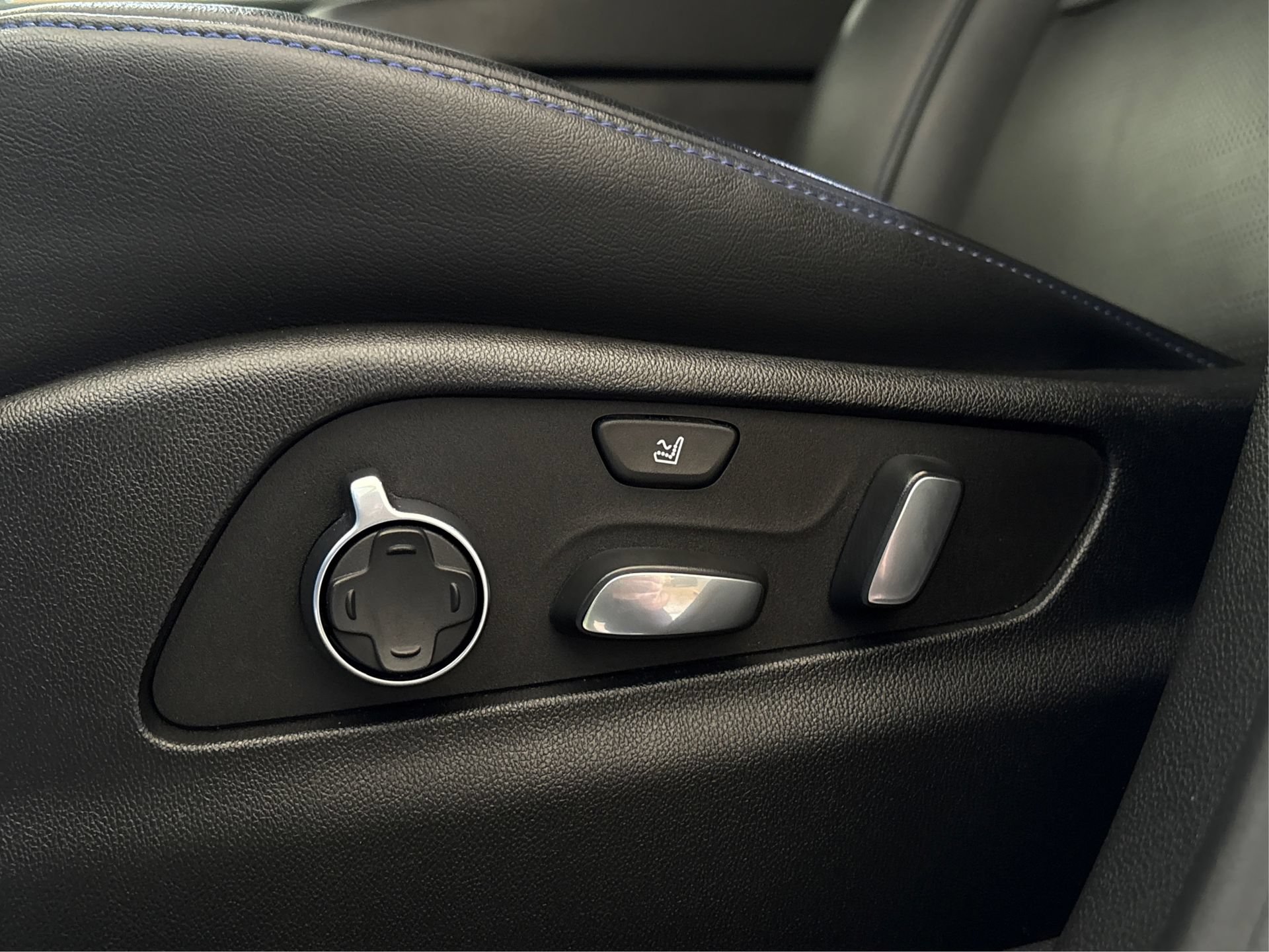 Certified 2024 Cadillac XT4 Sport FWD image 30