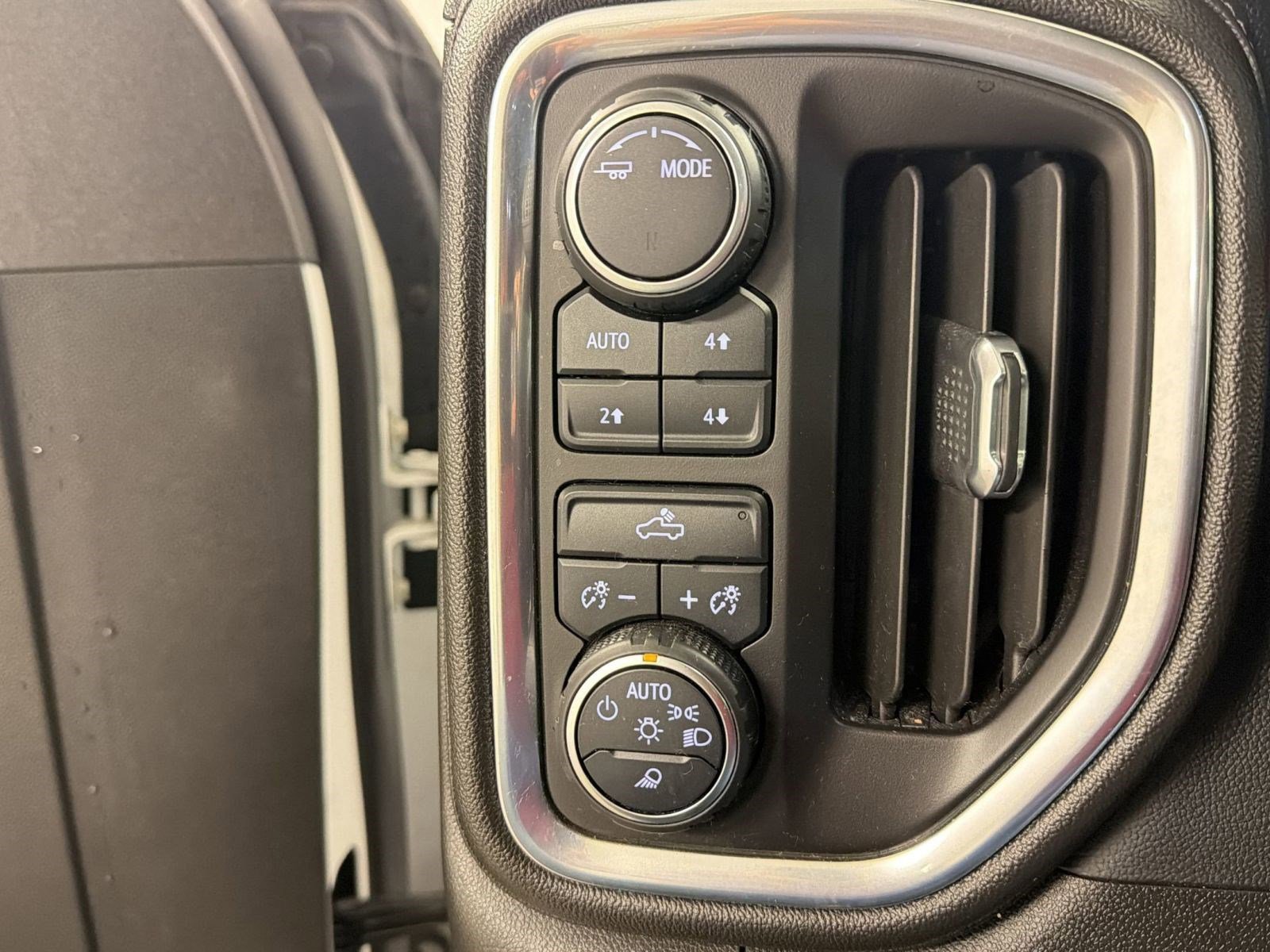 Used 2022 Chevrolet Silverado 1500 LT image 27