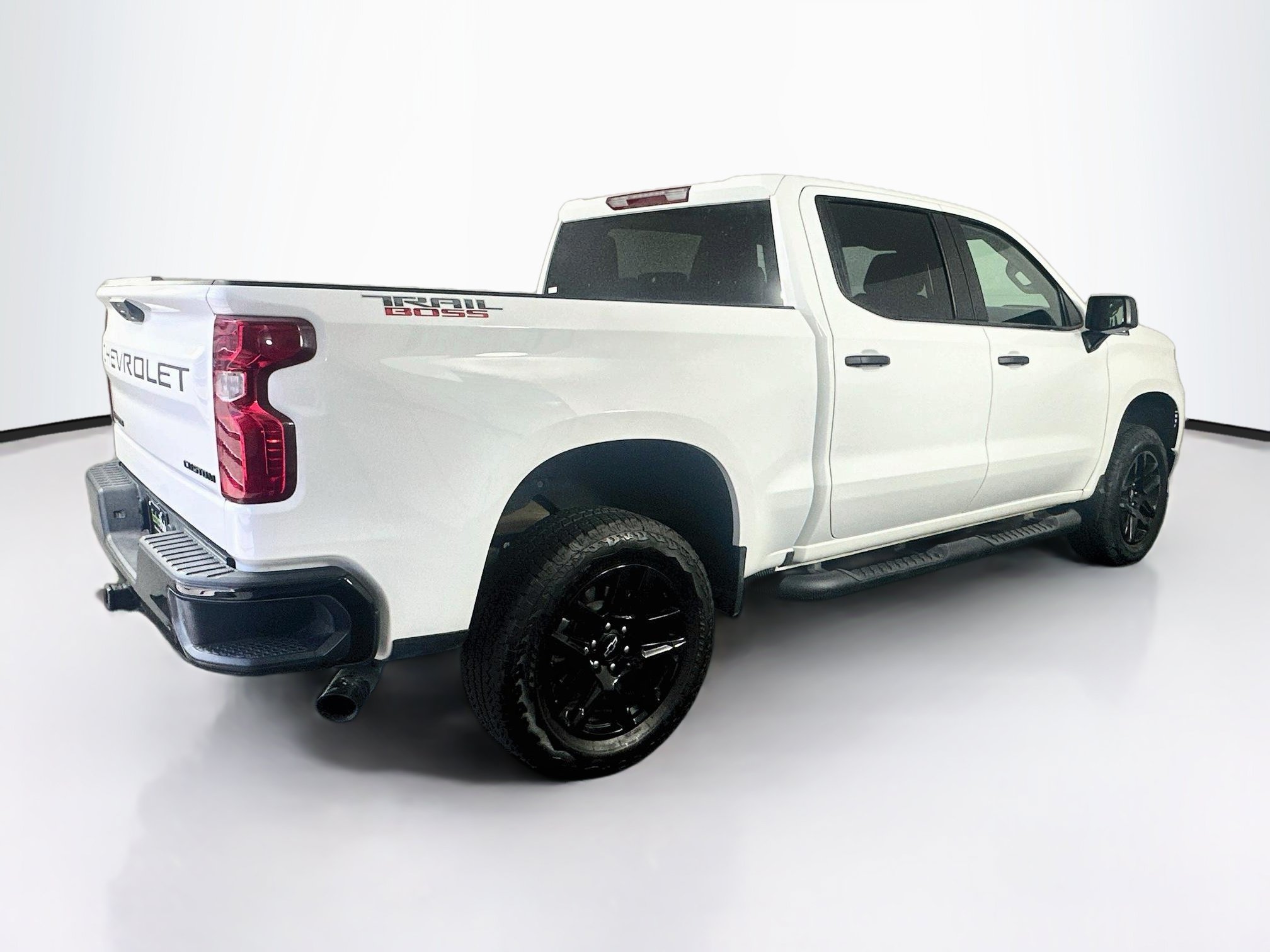 Used 2026 Chevrolet Silverado 1500 Custom Trail Boss w/ Turbomax Blackout Package AWD/4WD image 9