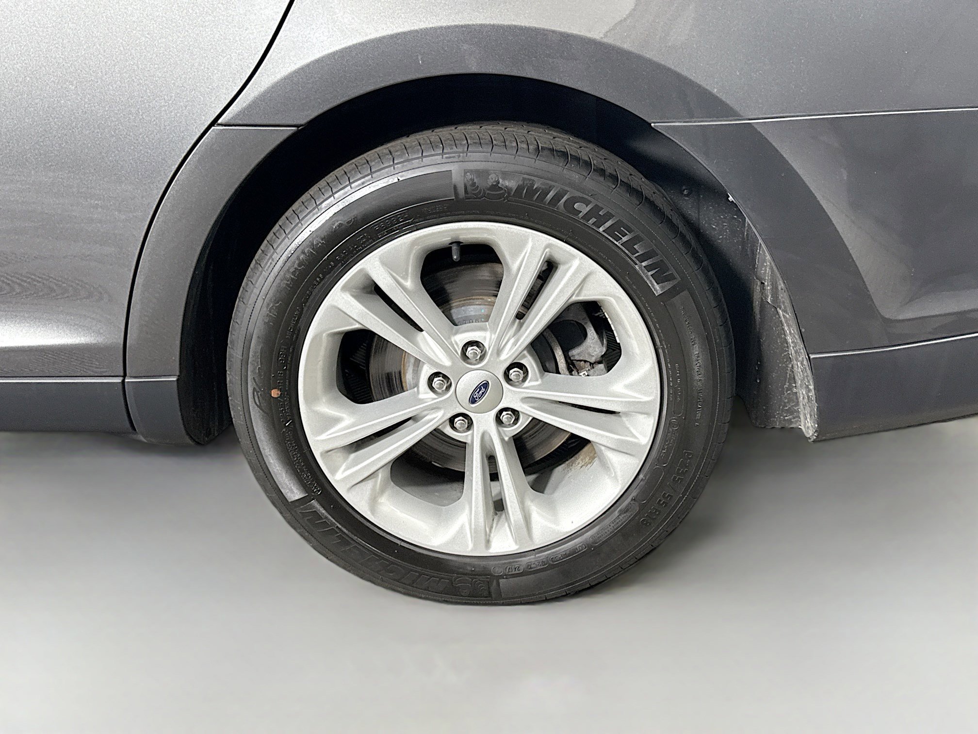 Used 2017 Ford Taurus SE image 36