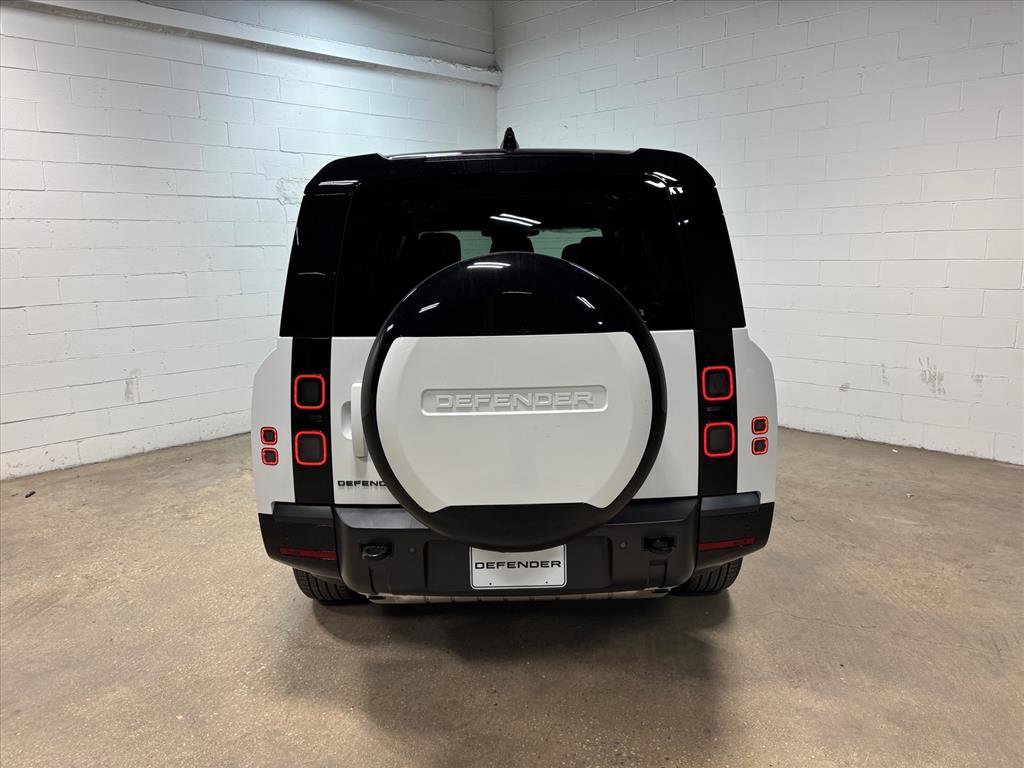 New 2026 Land Rover Defender 130 X-Dynamic SE image 8