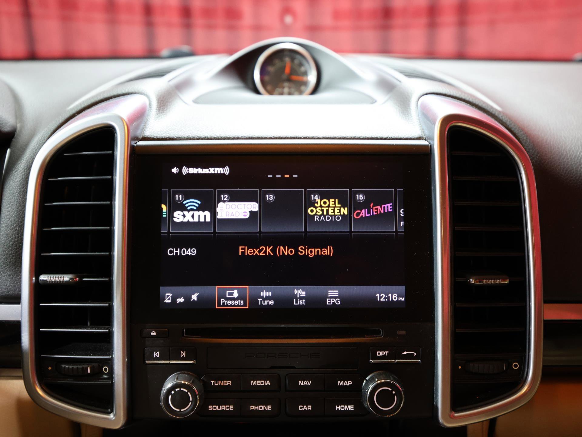 Used 2017 Porsche Cayenne image 18