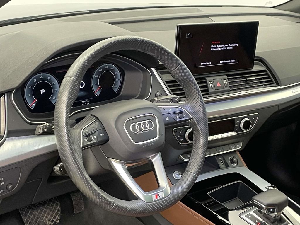 Certified 2025 Audi Q5 2.0T Premium Plus image 4