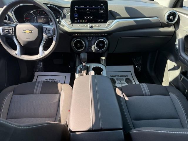 Used 2025 Chevrolet Blazer LT AWD/4WD image 12