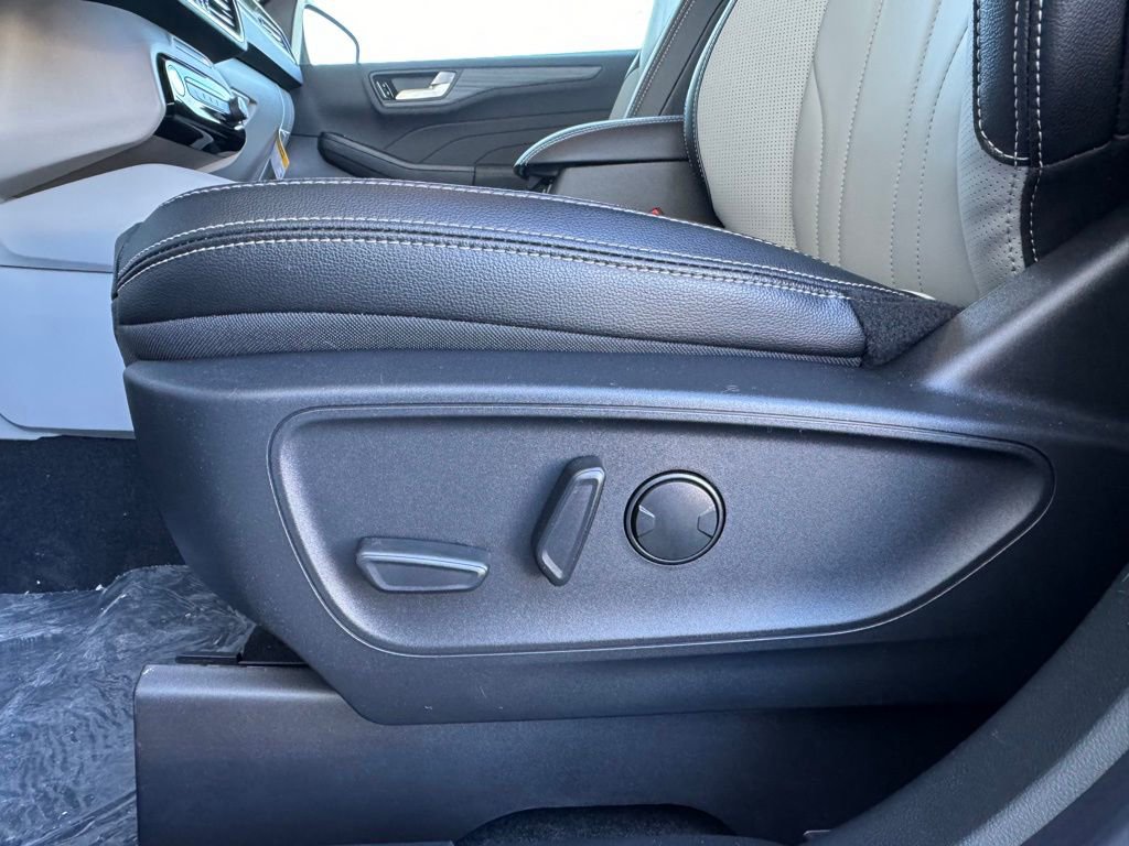 New 2025 Ford Escape SE w/ PHEV Premium Package image 18