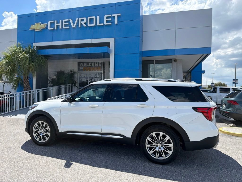 Used 2025 Ford Explorer Platinum RWD image 4