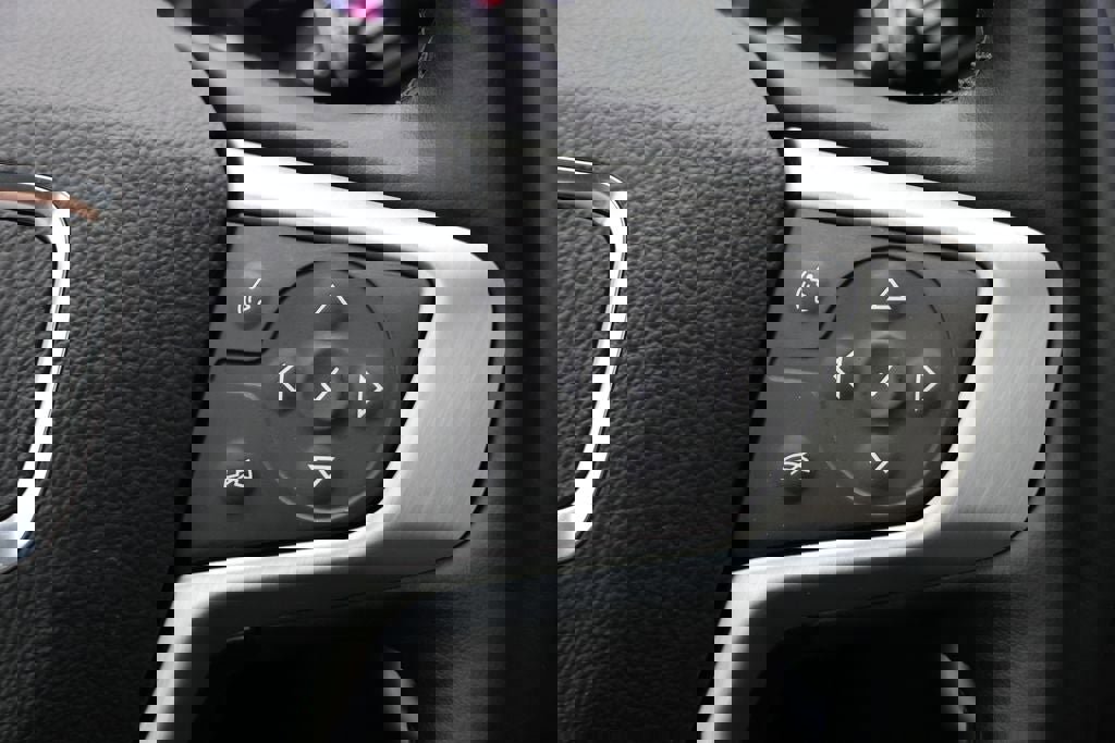 Used 2024 GMC Terrain SLT image 18