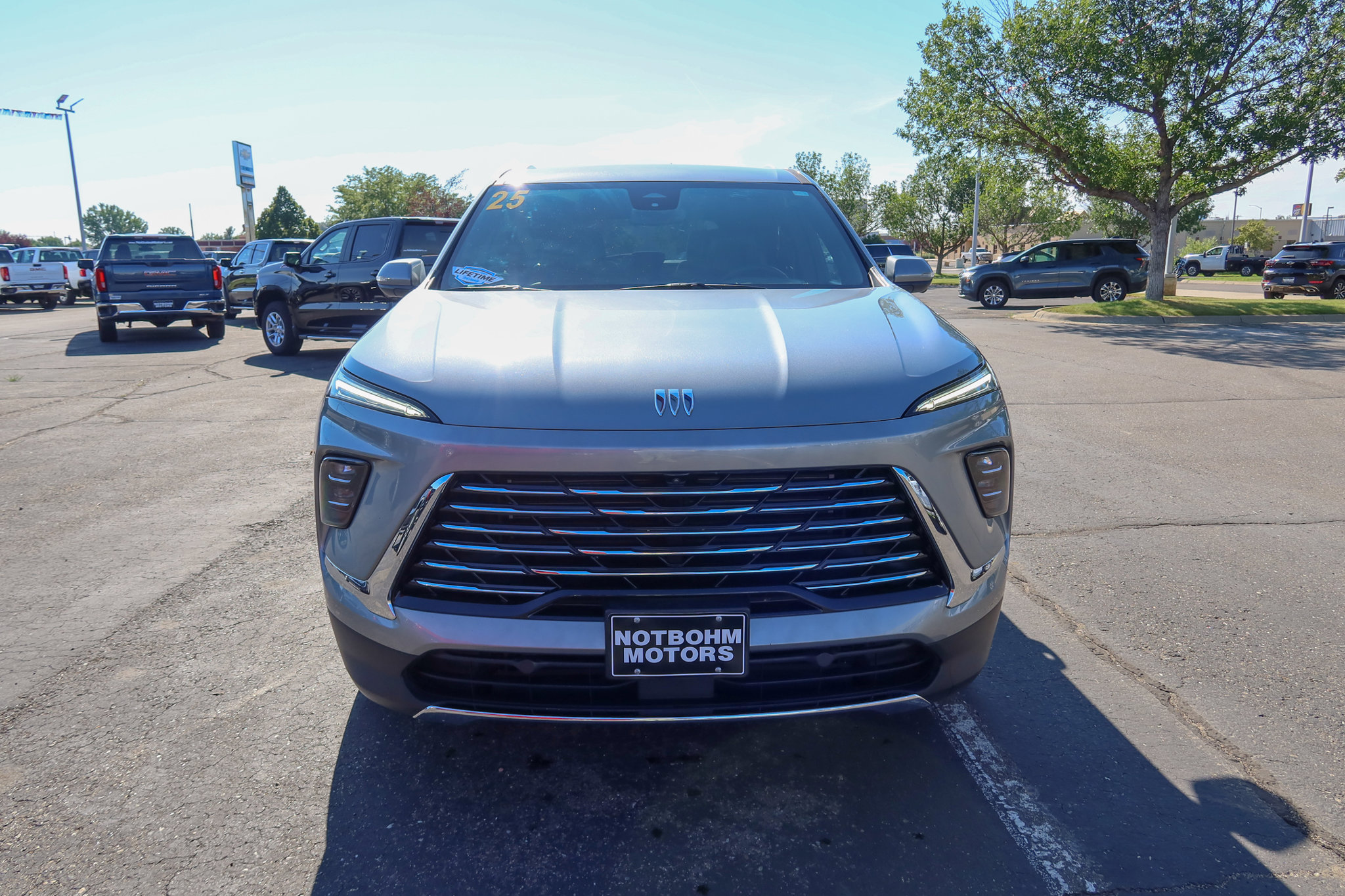 Used 2025 Buick Enclave Preferred FWD image 4