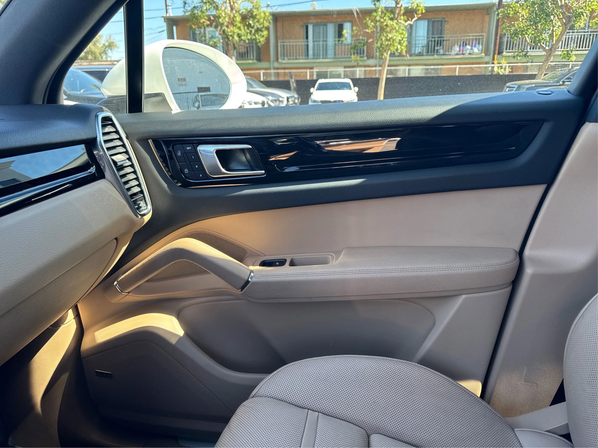 Used 2023 Porsche Cayenne image 19