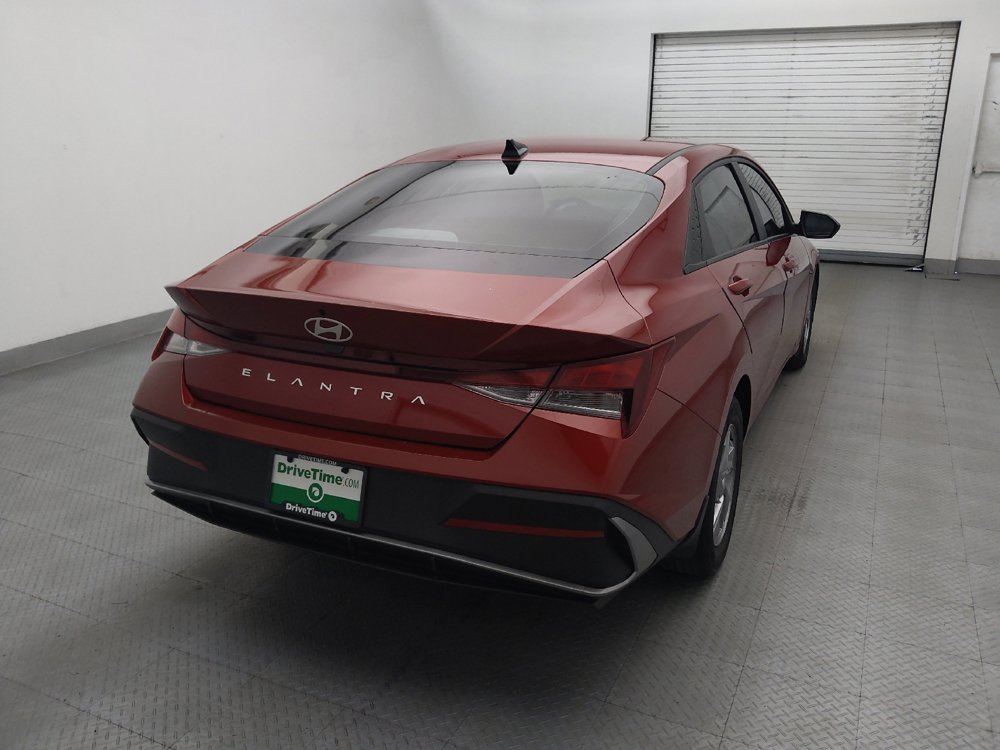 Used 2025 Hyundai Elantra SE FWD image 7