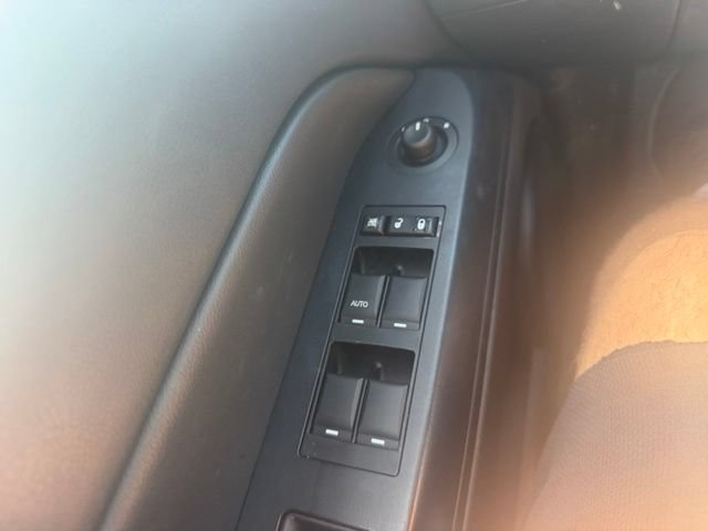 Used 2013 Jeep Compass Latitude FWD image 14