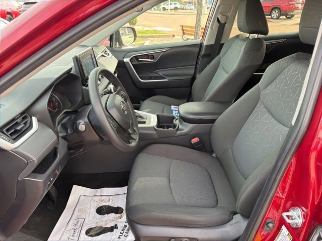 Used 2022 Toyota RAV4 XLE FWD image 5