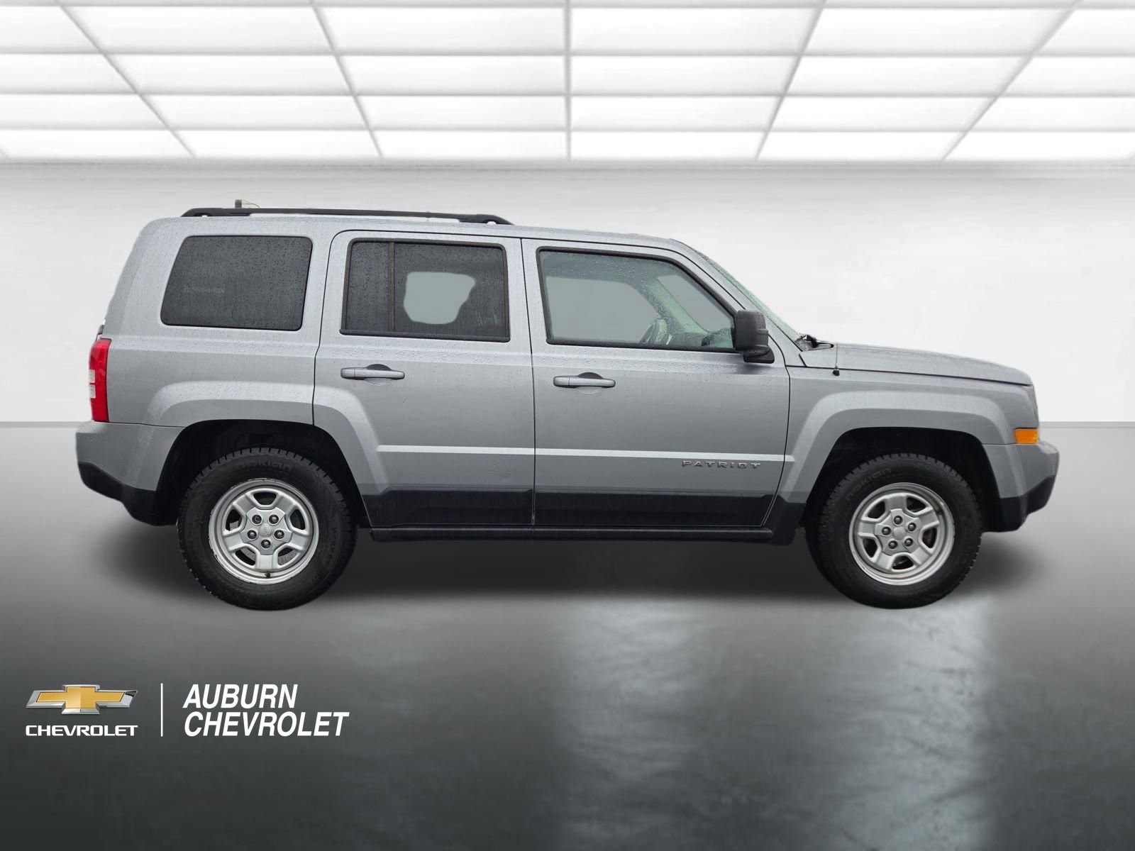 Used 2017 Jeep Patriot Sport w/ Power Value Group FWD image 2