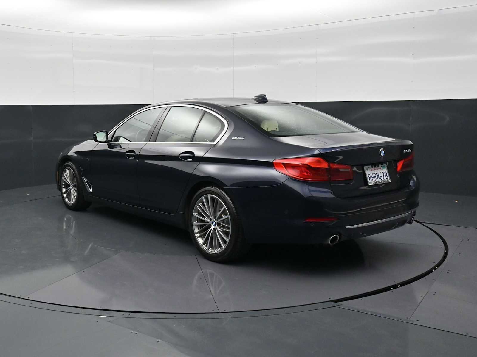 Used 2019 BMW 530e w/ Luxury Package RWD image 7