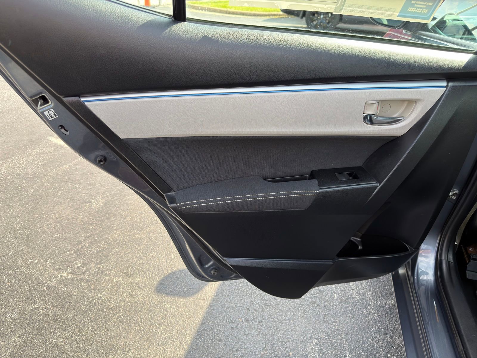 Used 2014 Toyota Corolla LE image 24