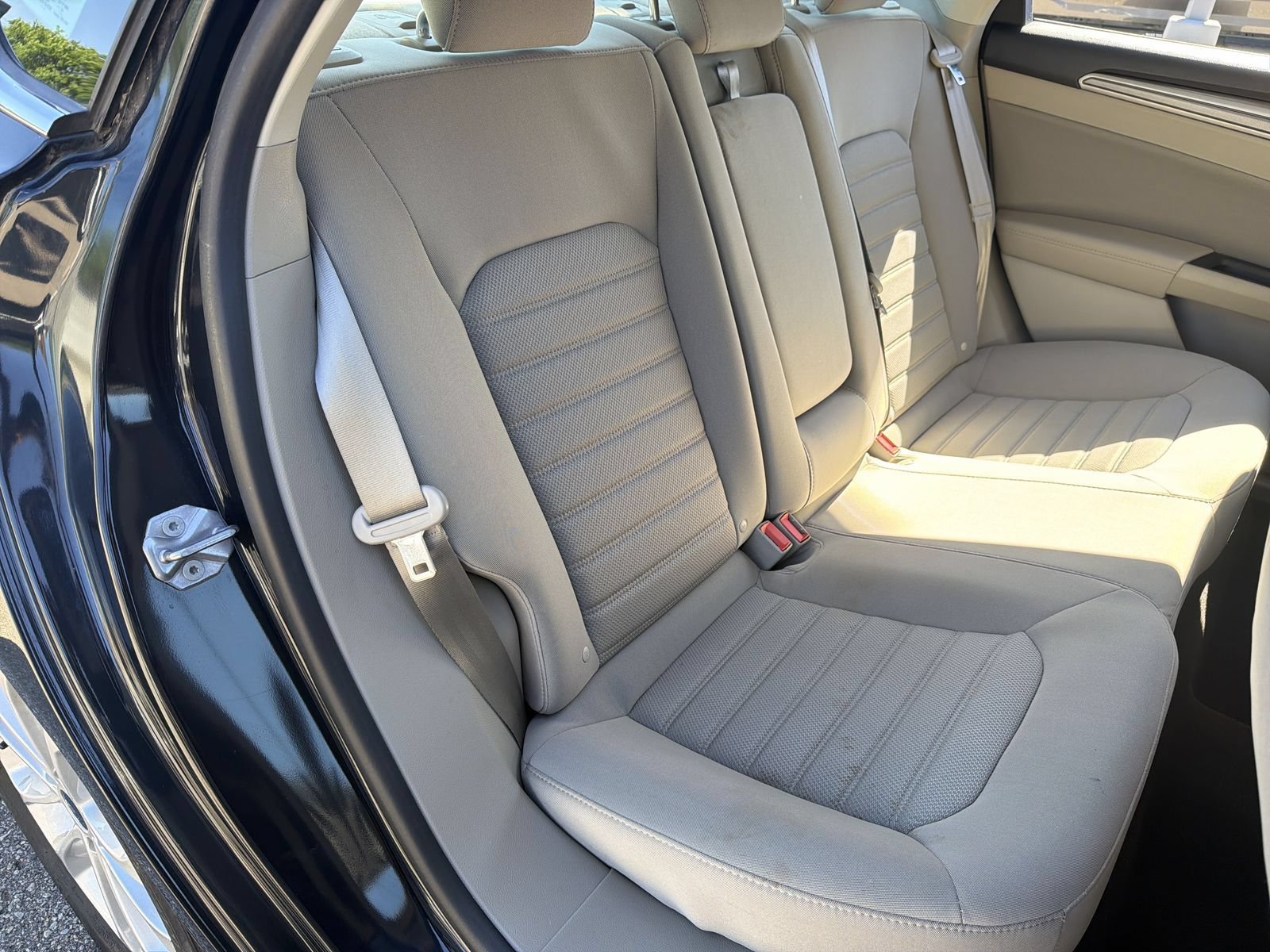 Used 2020 Ford Fusion SE FWD image 23