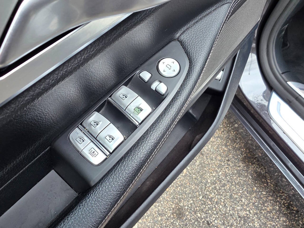 Used 2019 BMW 740i xDrive AWD/4WD image 12