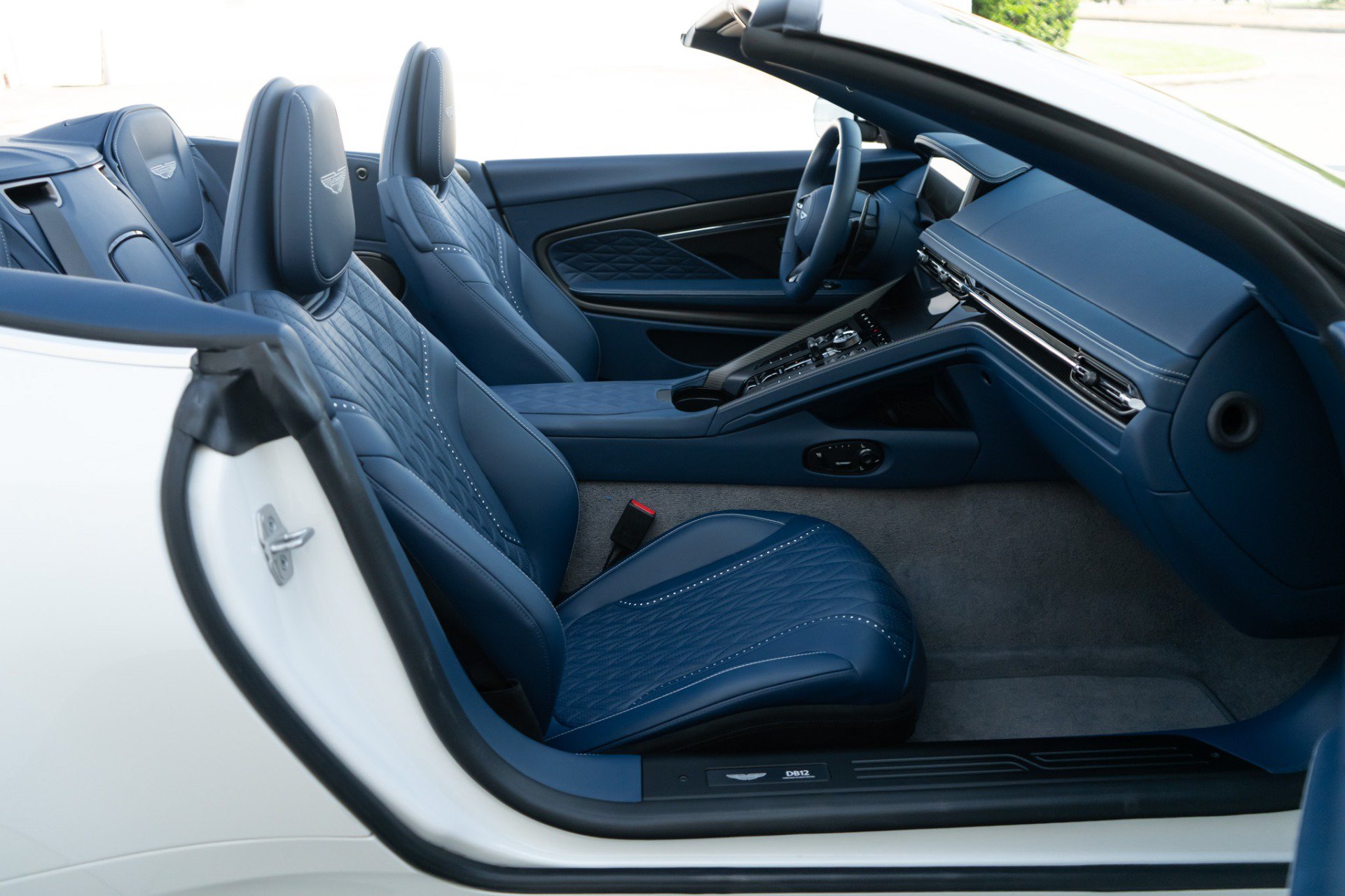 Used 2025 Aston Martin DB12 Convertible RWD image 23