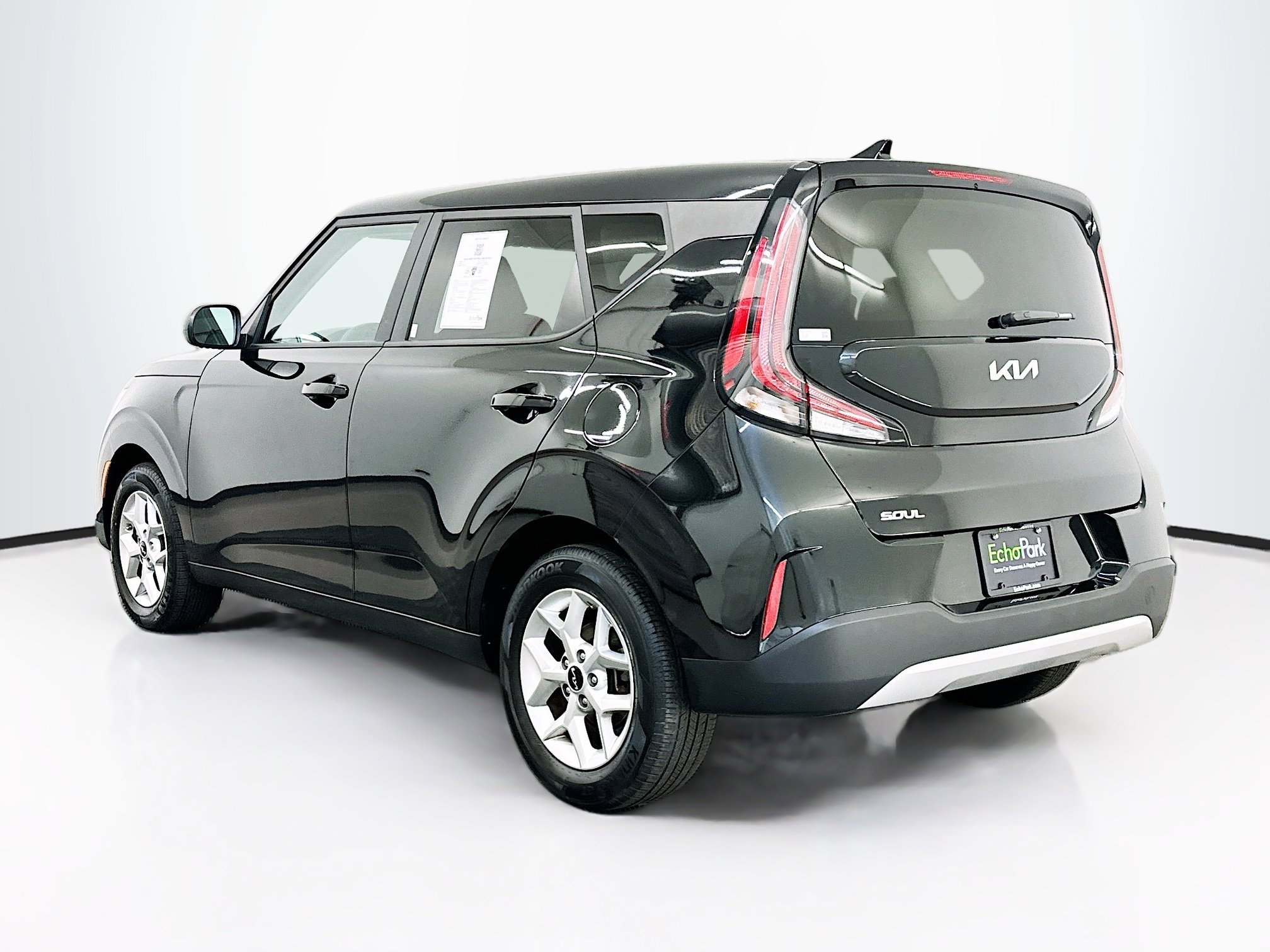 Used 2025 Kia Soul LX w/ LX Technology Package FWD image 5