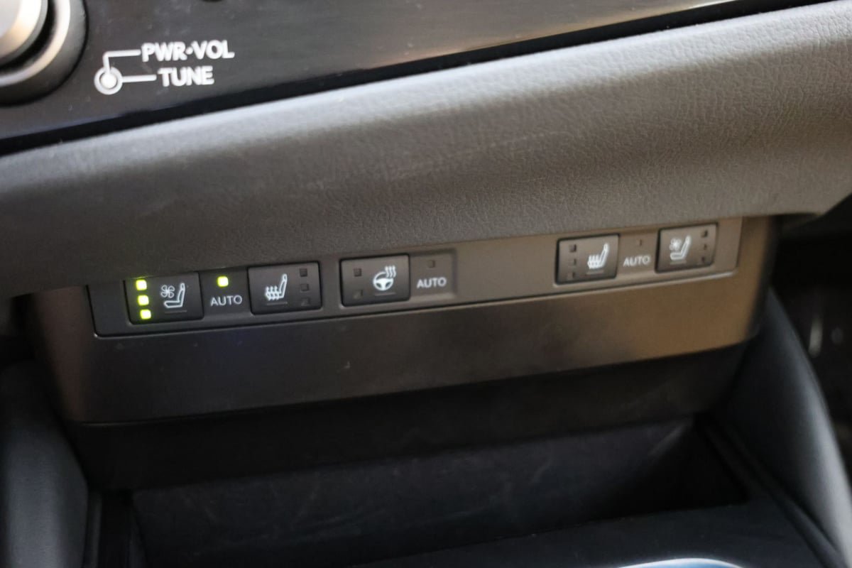 Used 2024 Lexus ES 350 w/ Premium Package FWD image 9