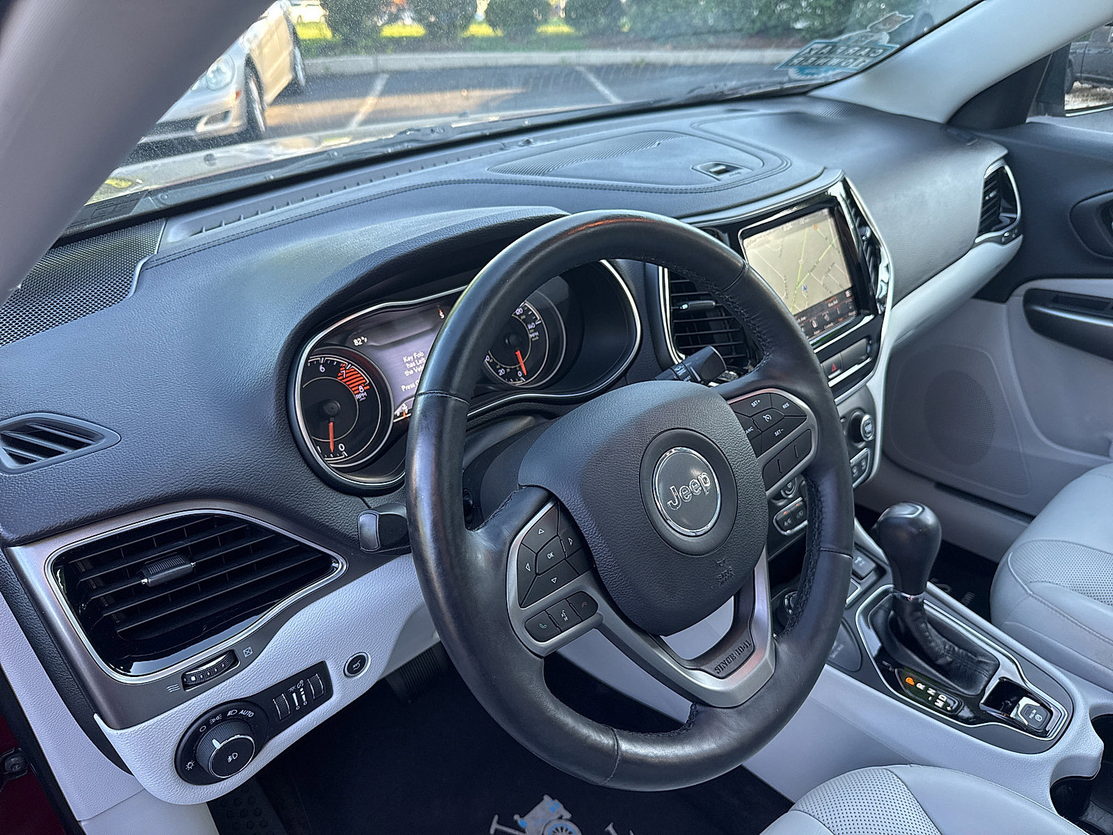 Used 2019 Jeep Cherokee Limited AWD/4WD image 24