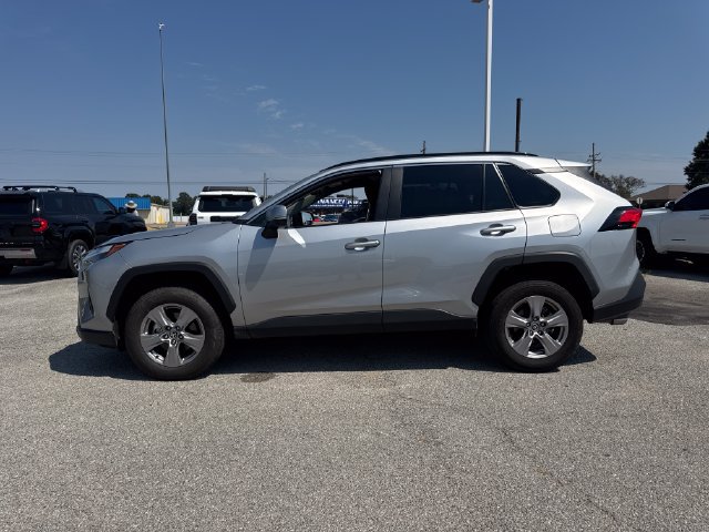 Used 2025 Toyota RAV4 XLE AWD/4WD image 3
