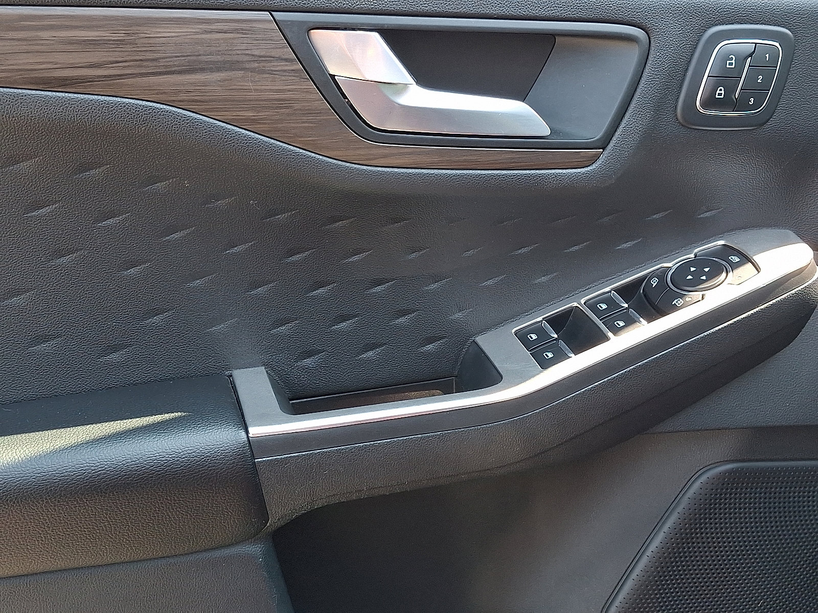 Used 2020 Ford Escape Titanium image 12