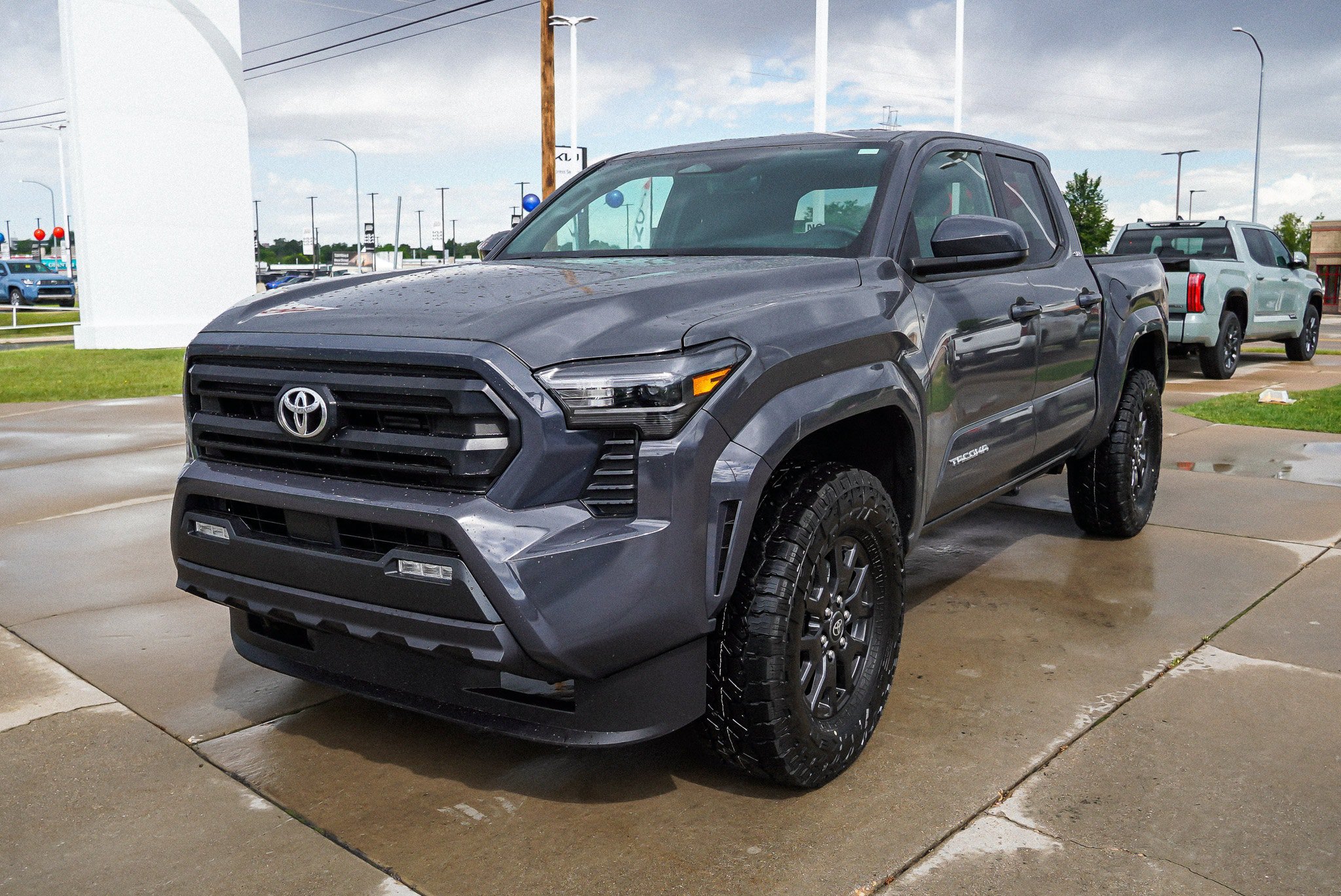 Certified 2025 Toyota Tacoma SR5 AWD/4WD image 4