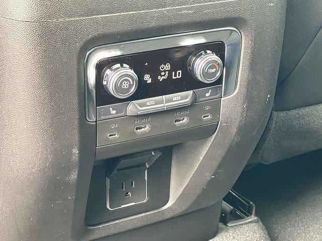 Used 2025 GMC Yukon XL AT4 w/ AT4 Premium Plus Package AWD/4WD image 18
