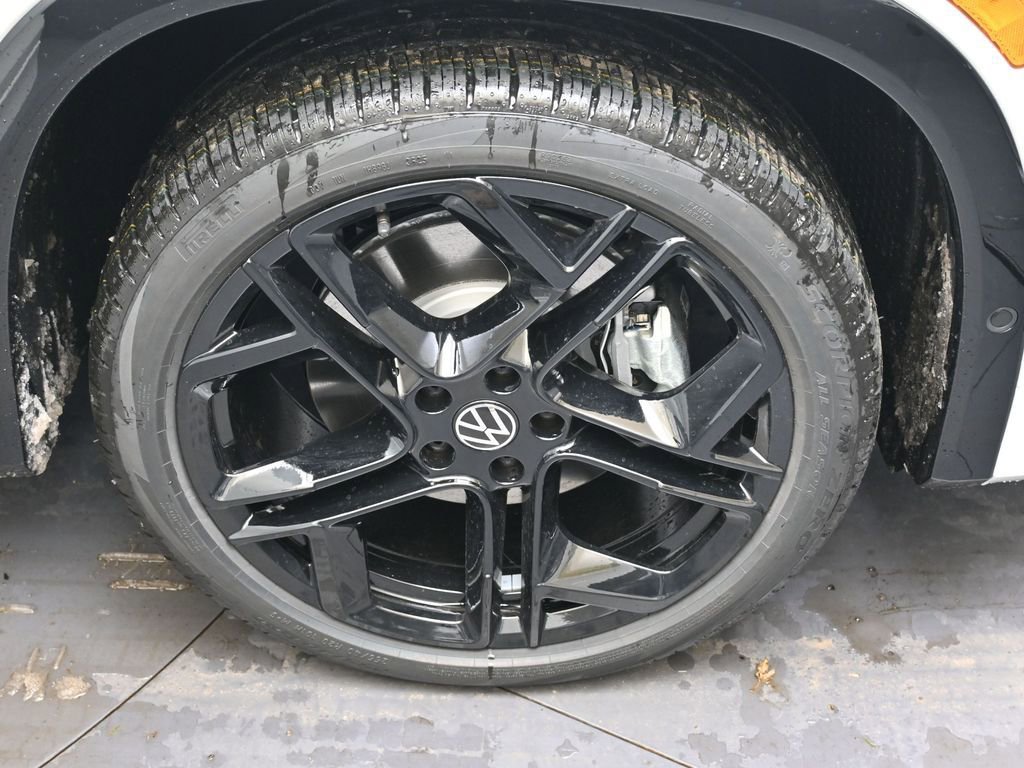 New 2026 Volkswagen Tiguan SE R-Line image 10