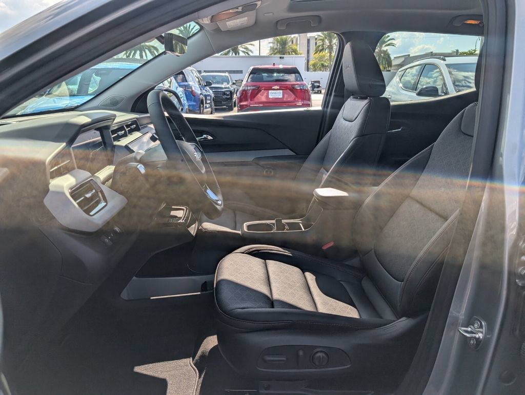 New 2027 Chevrolet Bolt RS w/ Technology Package FWD image 5