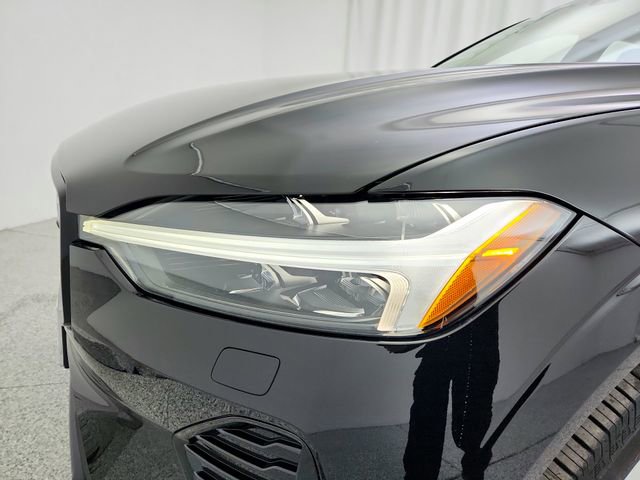 New 2026 Volvo XC60 B5 Plus w/ Climate Package image 25