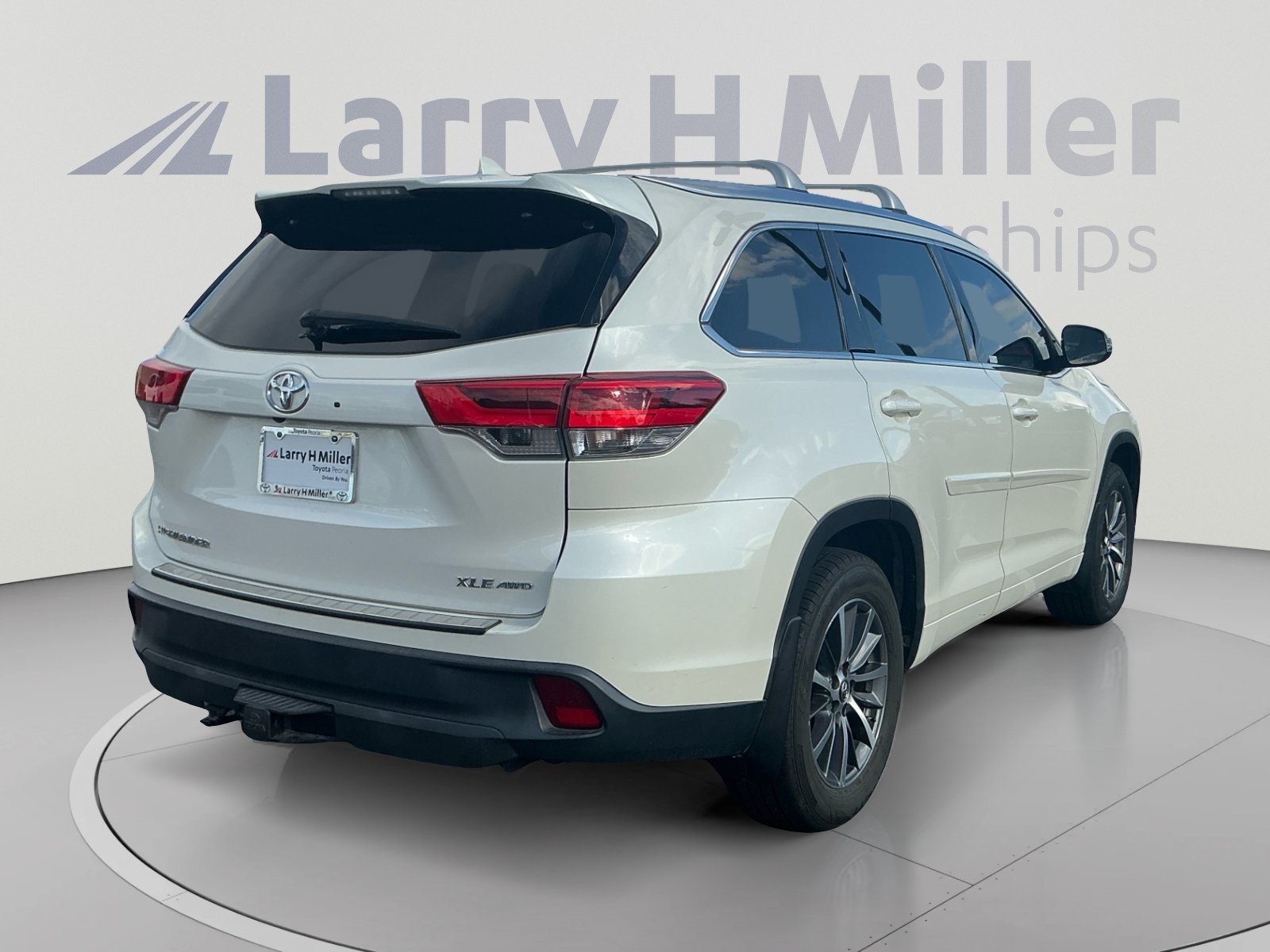 Used 2017 Toyota Highlander XLE AWD/4WD image 5