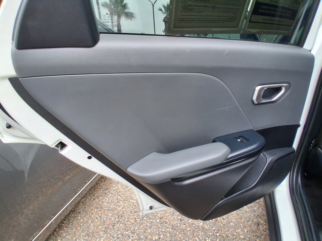 Used 2025 Kia K4 LXS image 18