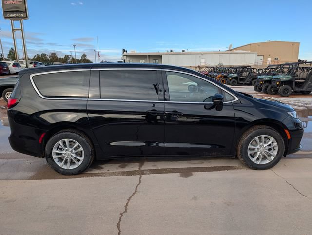 New 2026 Chrysler Pacifica Select image 7