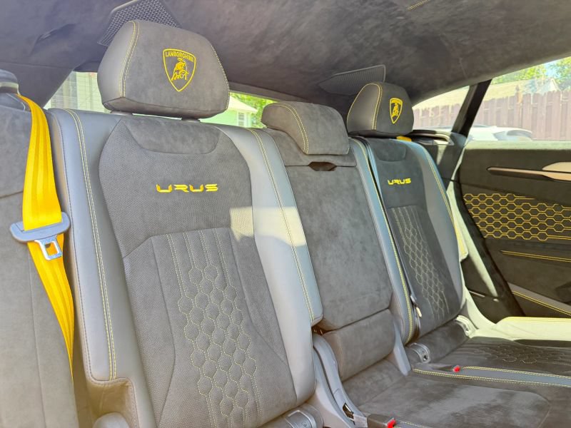 Used 2023 Lamborghini Urus Performante AWD/4WD image 30