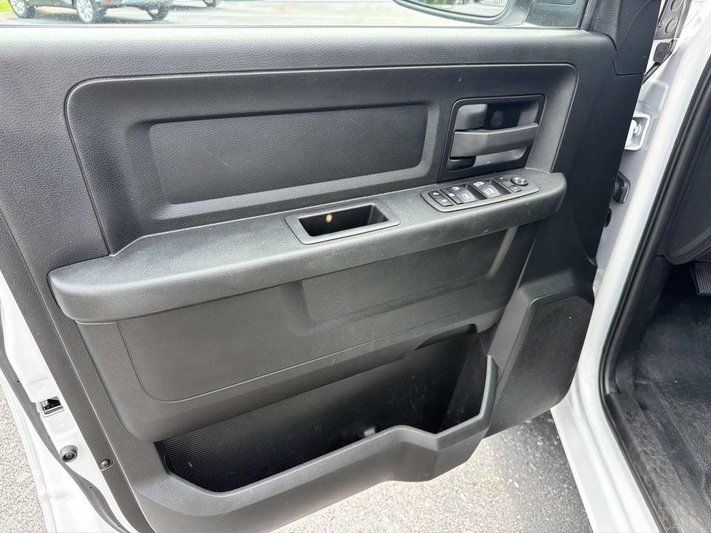 Used 2022 RAM 1500 Tradesman w/ Chrome Appearance Group RWD image 18