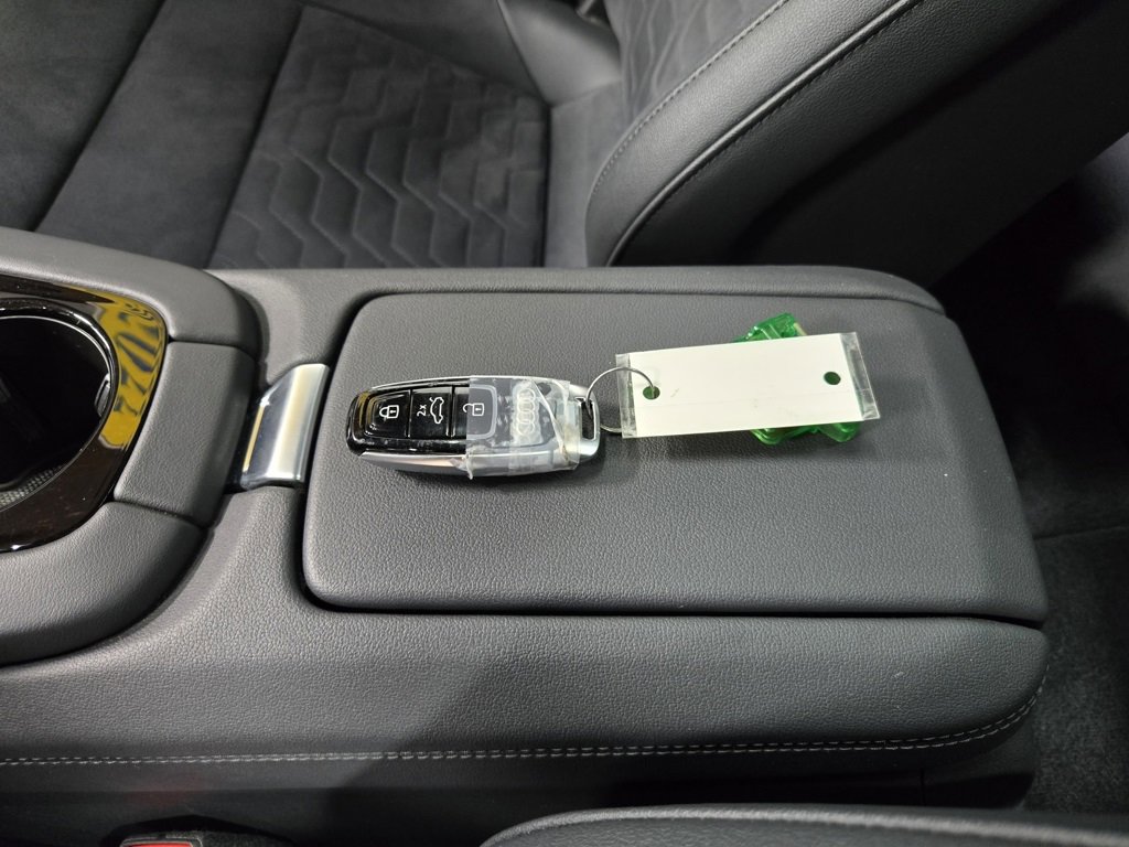 Used 2022 Audi e-tron GT Premium Plus image 30