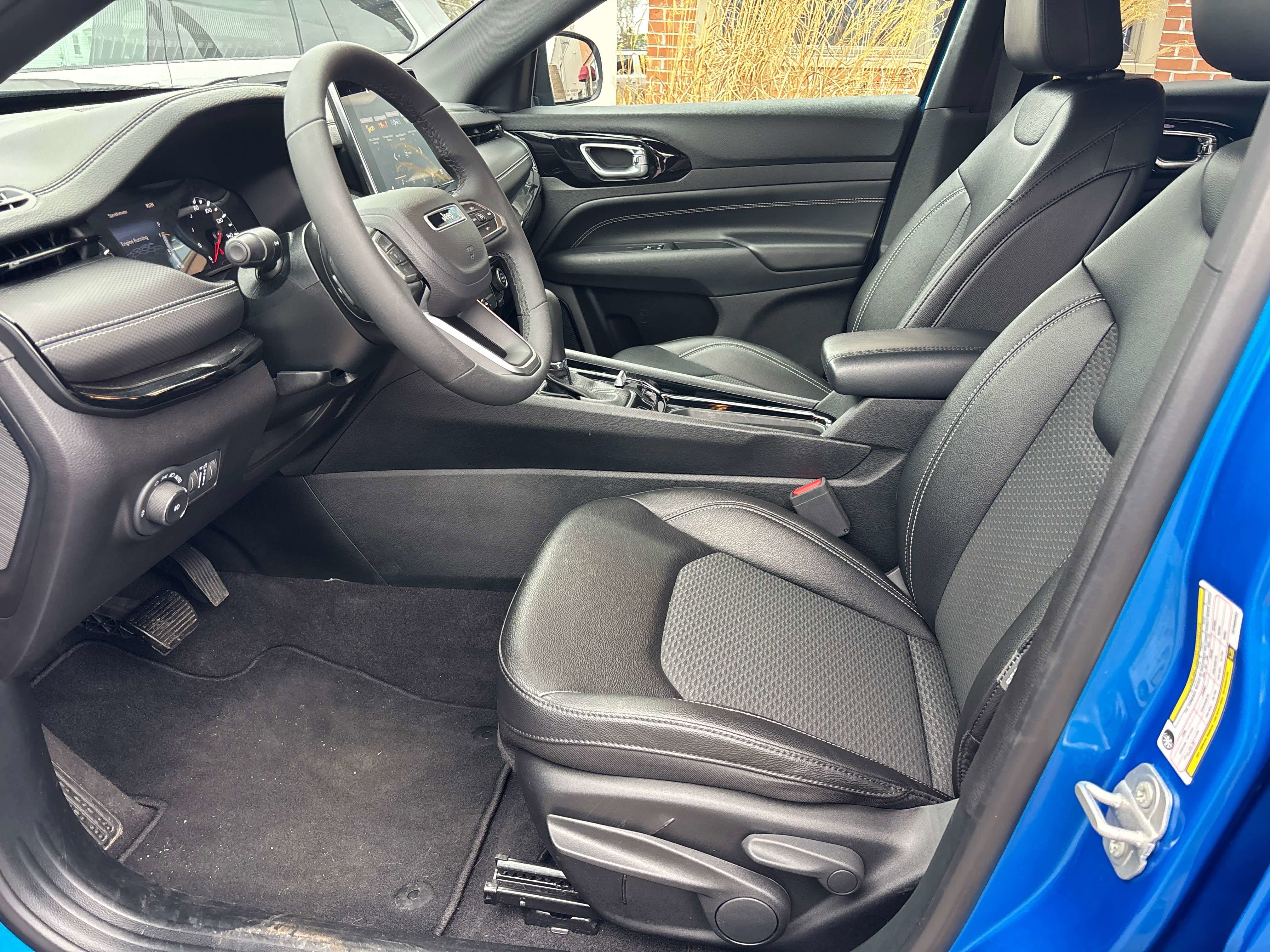 Used 2024 Jeep Compass Latitude w/ Convenience Group image 8