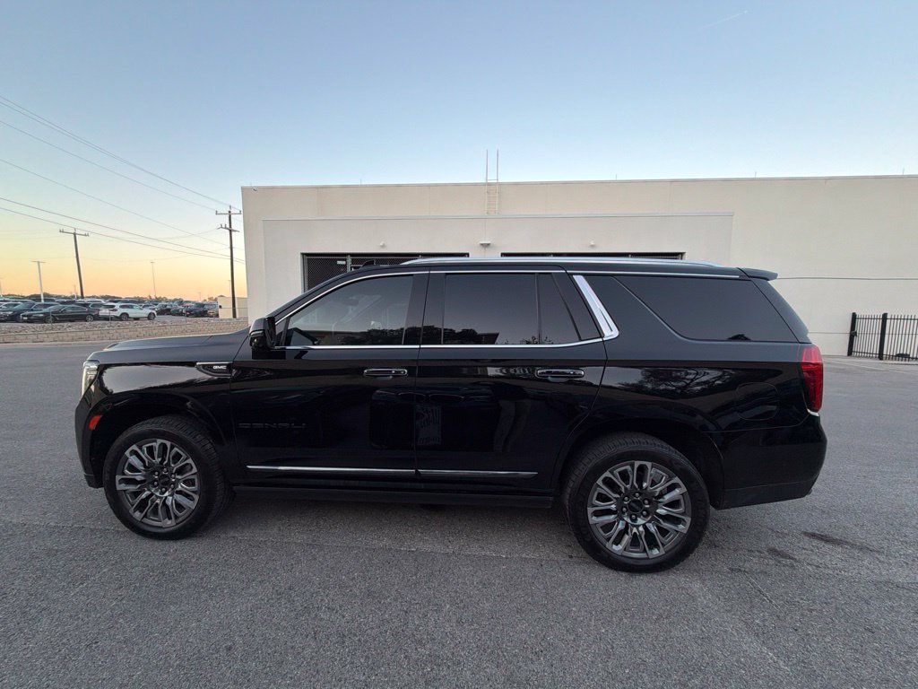 Used 2024 GMC Yukon Denali Ultimate AWD/4WD image 2
